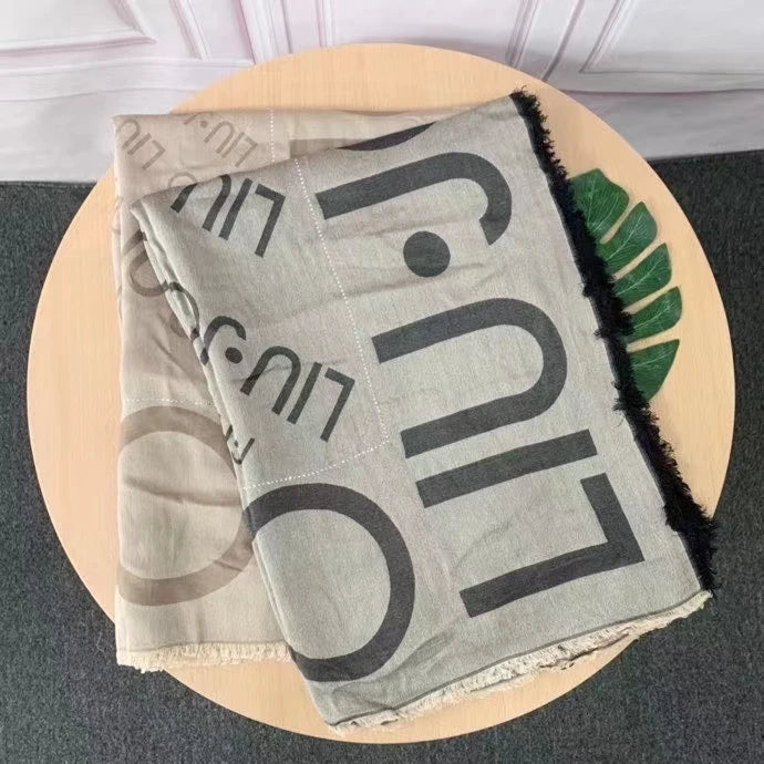 Neuer italienischer Liu Jo Damen-Schal mit Buchstaben-Aufdruck, Schattierung und warmer langer Schal, modischer quadratischer Seidenschal