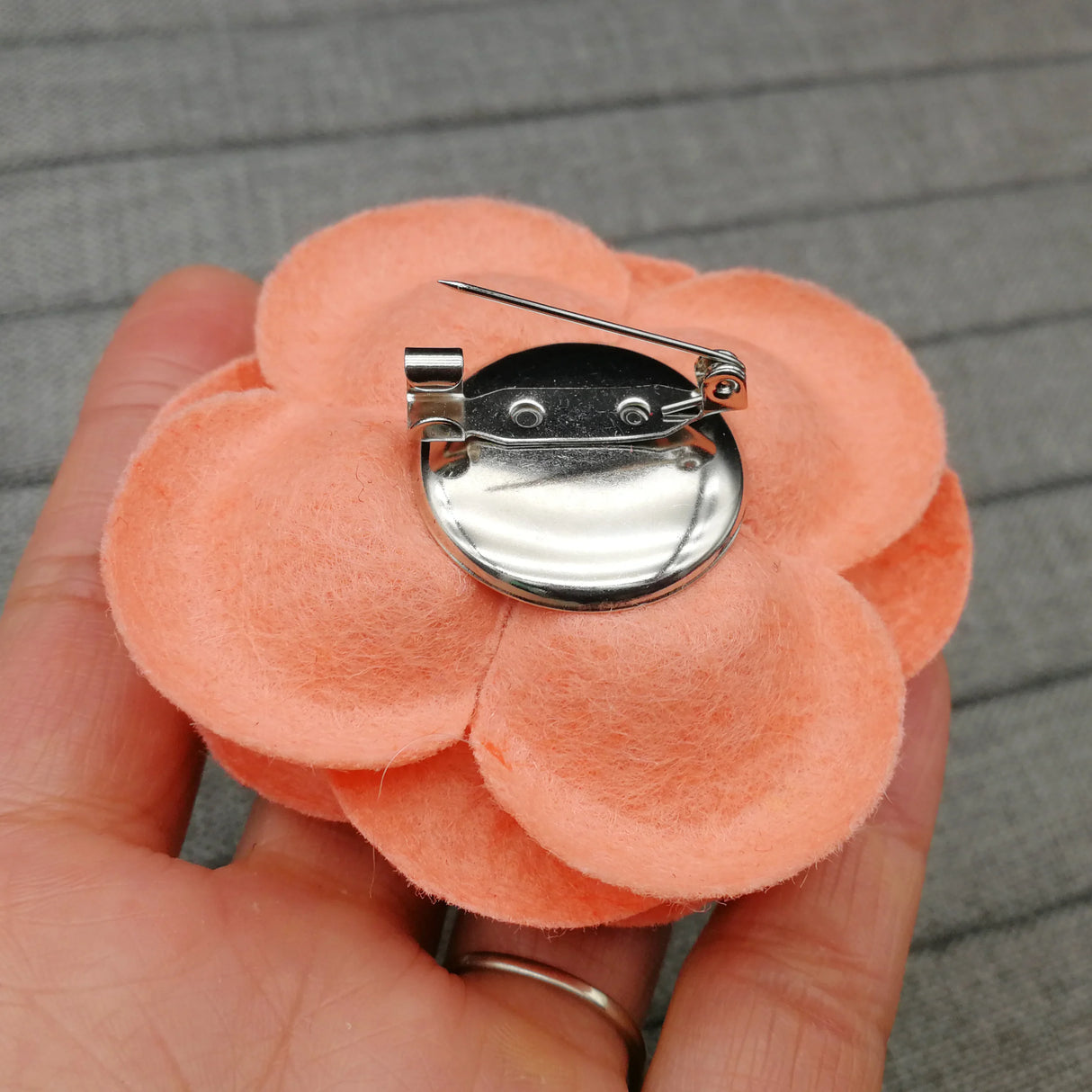 Luxus Große Broschen für Frau Schals Schnalle Pin Tuch Kunst Stoff Blume Brosche Mode Kleidung Schmuck Zubehör Mädchen Geschenke