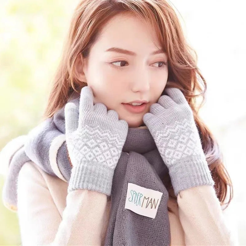 Patterned knitted gloves for men and women for adults