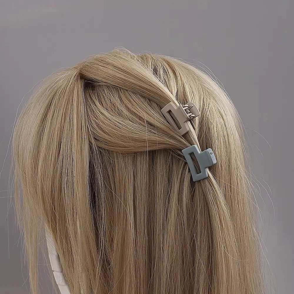 20 Pcs/bag Solid Color Matte Hollow Hair Claw Clip Candy Color Catch Barrettes Stylish Hair Accessories Suitable for Women