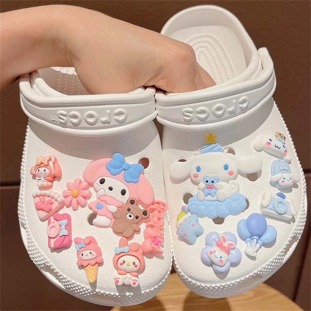 New Sanrio Kuromi LED Shoes Accessories Cartoon Peripheral Cinnamoroll Melody Pompompurin Charm Buckle Charms Kids Gift