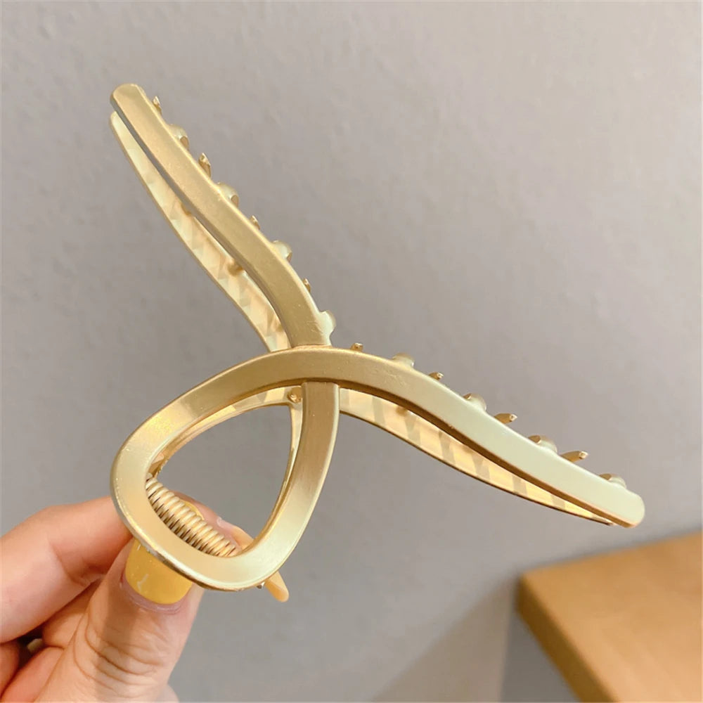 Metal Hair Claw Crab Clip for Women Girls Korean Non Slip Big Geometric Barrette Shark Clip Hairpin Head Pearl Hair Accessories