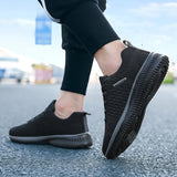 Men Running Sneakers Lightweight Athletic Shoes Classical Mesh Breathable Lace-up Outdoor Walking Shoes Male Tennis Shoes