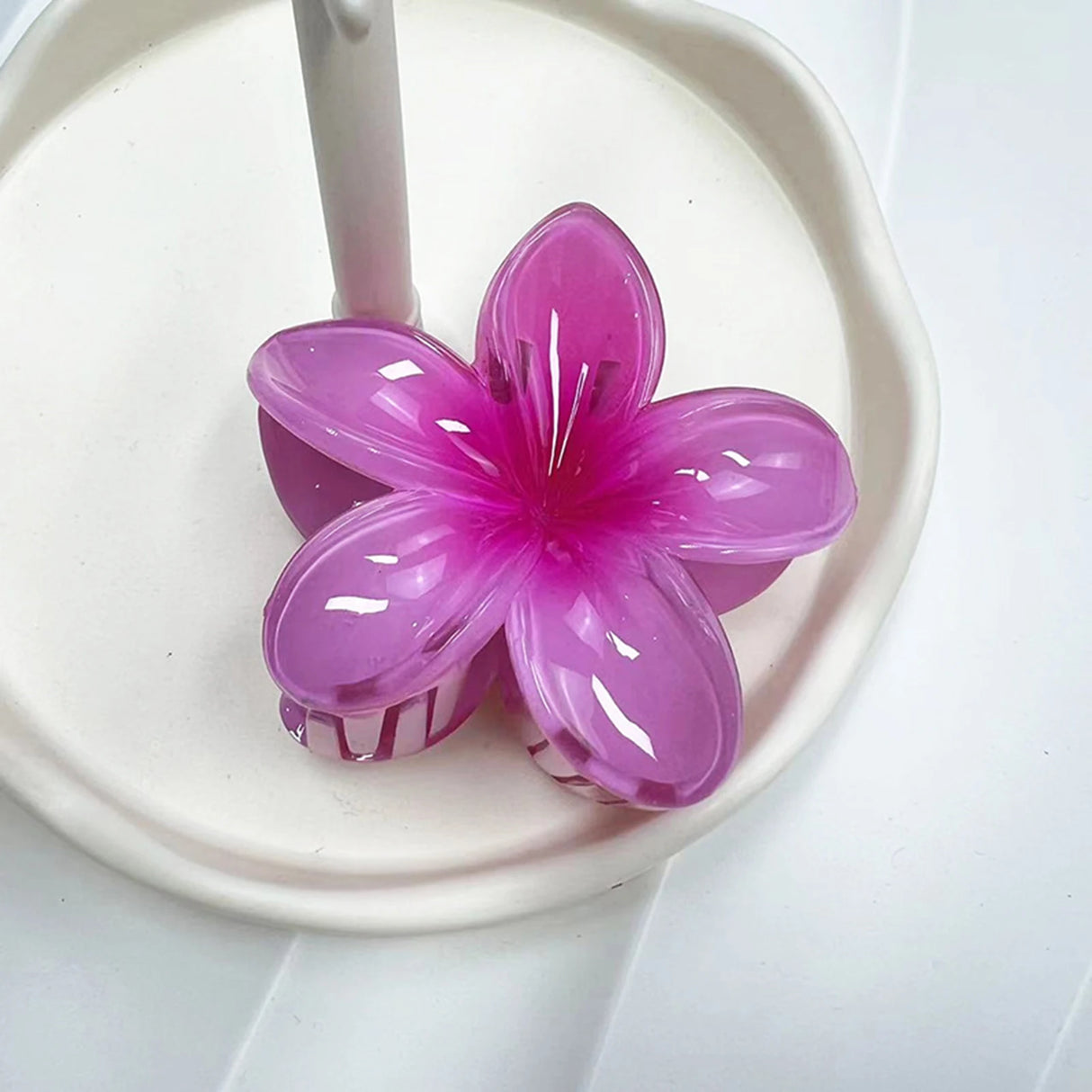 2024 Bohemian Beach Vacation Frangipani Egg Flower Hair Clips Lily Flower Hawaii Beach Hair Claw for Women Girl Hair Accessories