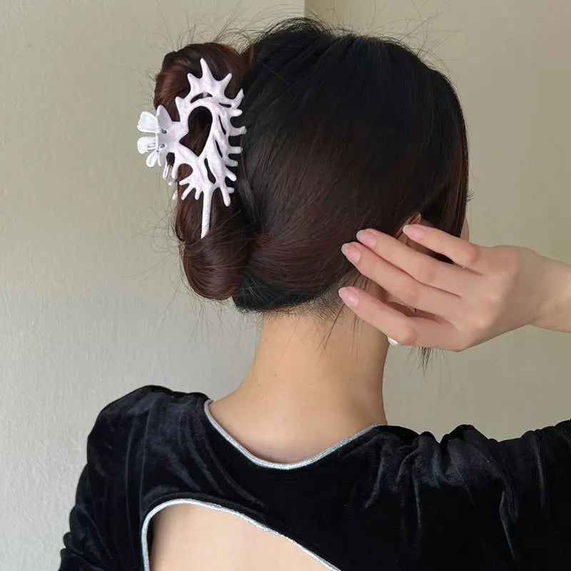 Creativity Unique Colorful Alien Metal Conch Hair Claws for Women Girl Y2K Hollow Headwear Shell Crab Hair Clip Hair Accessories