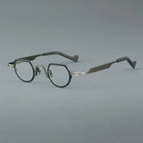 New stylish round glasses frame 7020 retro ultra-light pure titanium glasses frame can be equipped with prescription glasses.