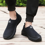 MAEDEF Fashion Breathable Men Casual Shoes Lightweight Outdoor Walking Shoe Non-slip Men's Sneakers Slip on Comfortable Footwear