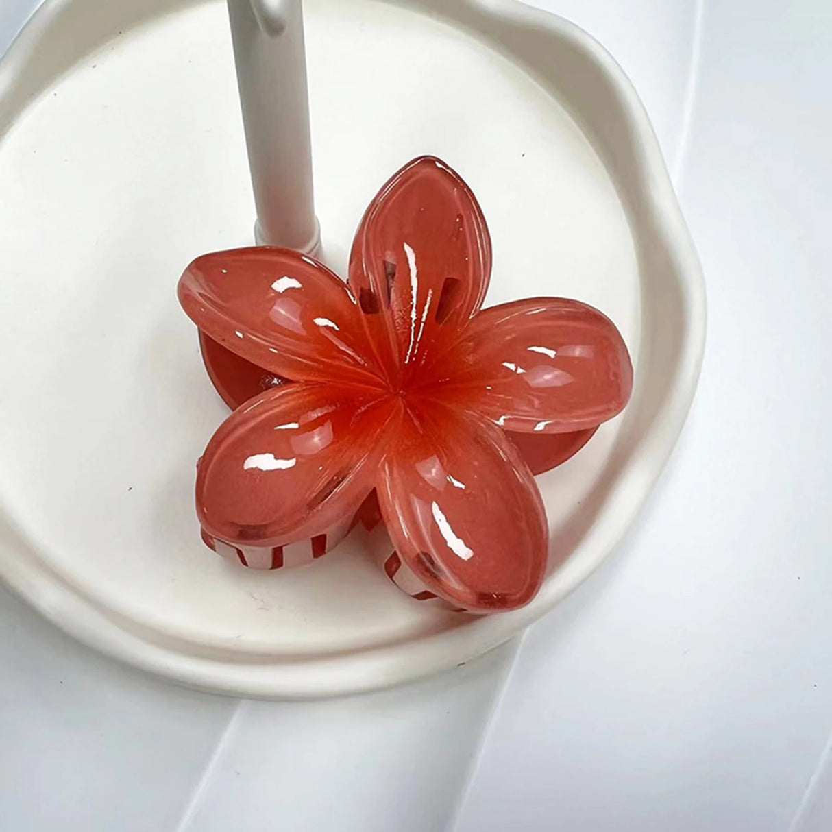 2024 Bohemian Beach Vacation Frangipani Egg Flower Hair Clips Lily Flower Hawaii Beach Hair Claw for Women Girl Hair Accessories