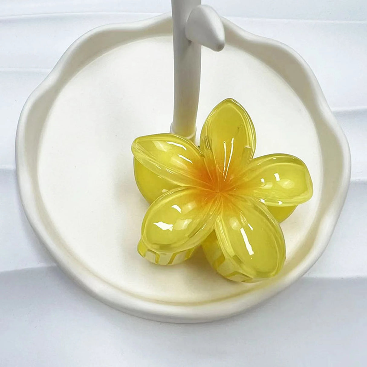 2024 Bohemian Beach Vacation Frangipani Egg Flower Hair Clips Lily Flower Hawaii Beach Hair Claw for Women Girl Hair Accessories