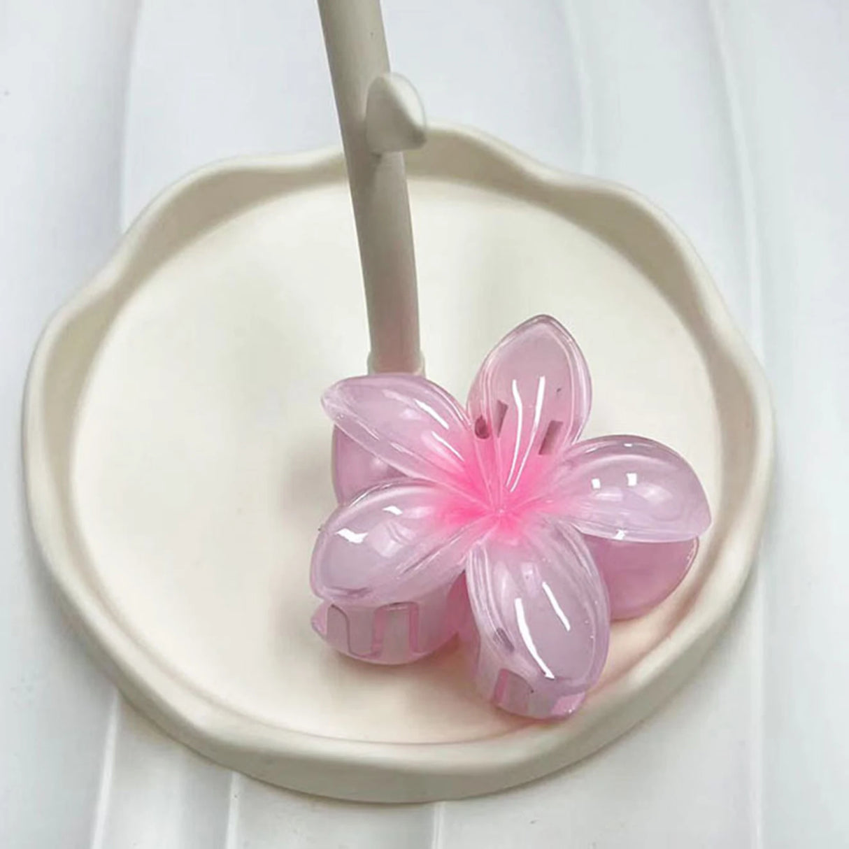 2024 Bohemian Beach Vacation Frangipani Egg Flower Hair Clips Lily Flower Hawaii Beach Hair Claw for Women Girl Hair Accessories