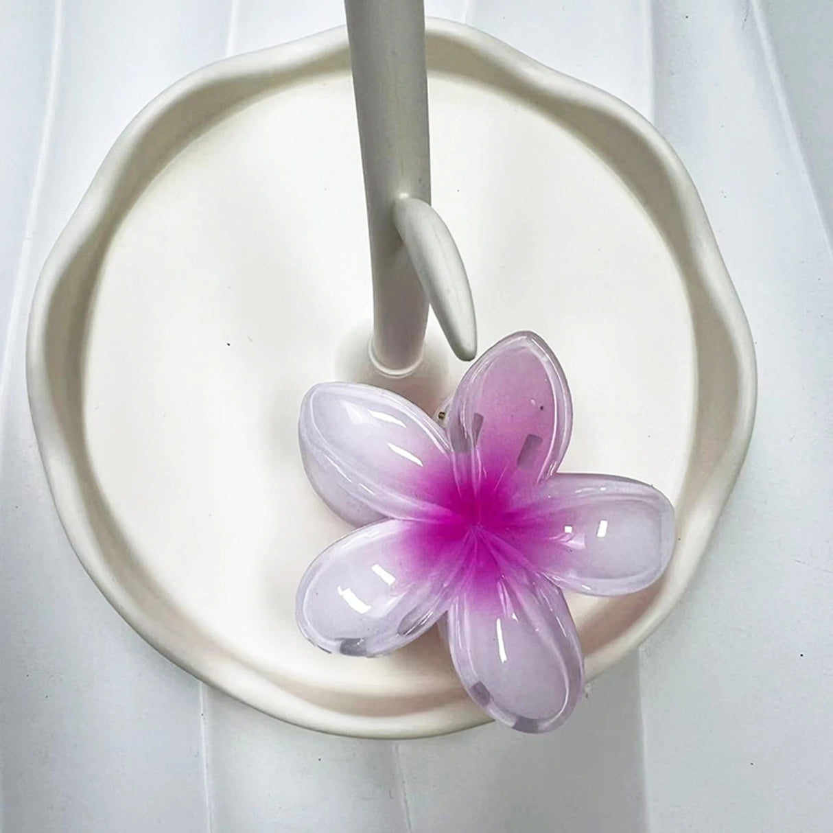 2024 Bohemian Beach Vacation Frangipani Egg Flower Hair Clips Lily Flower Hawaii Beach Hair Claw for Women Girl Hair Accessories
