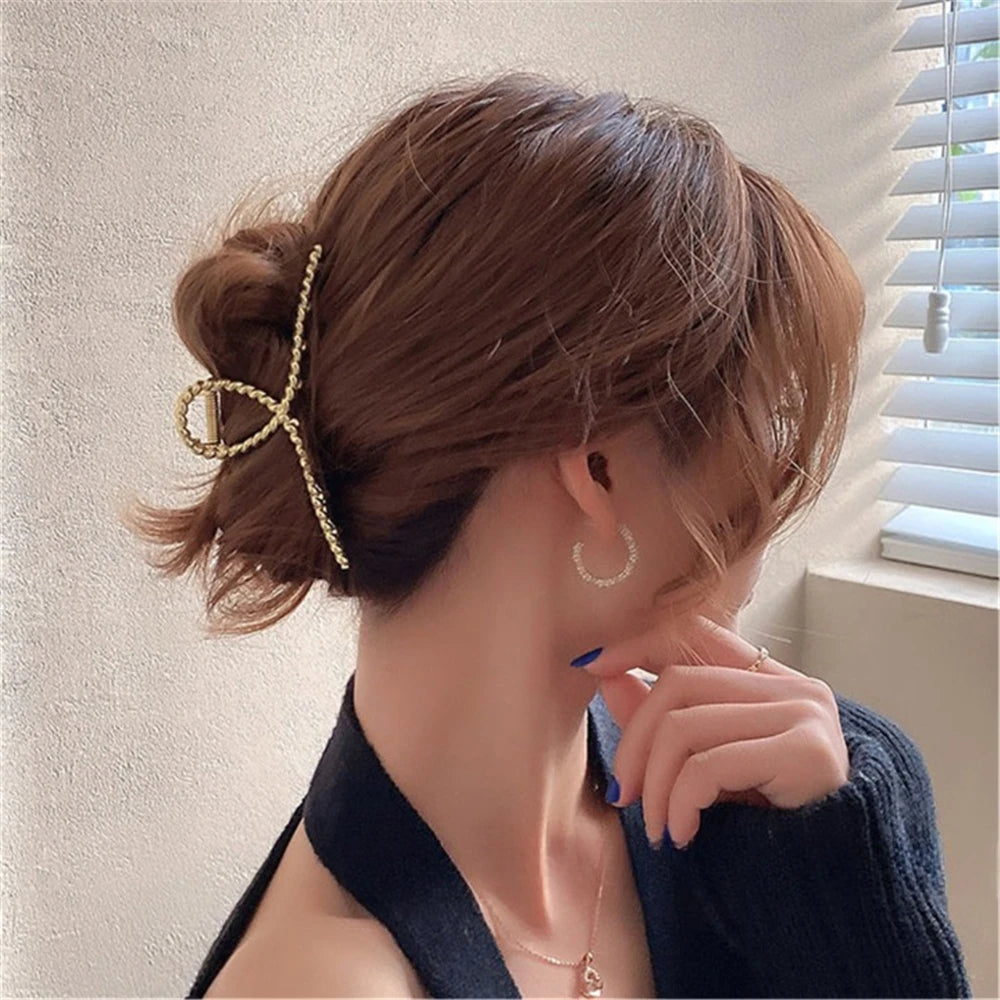 Metal Hair Claw Crab Clip for Women Girls Korean Non Slip Big Geometric Barrette Shark Clip Hairpin Head Pearl Hair Accessories
