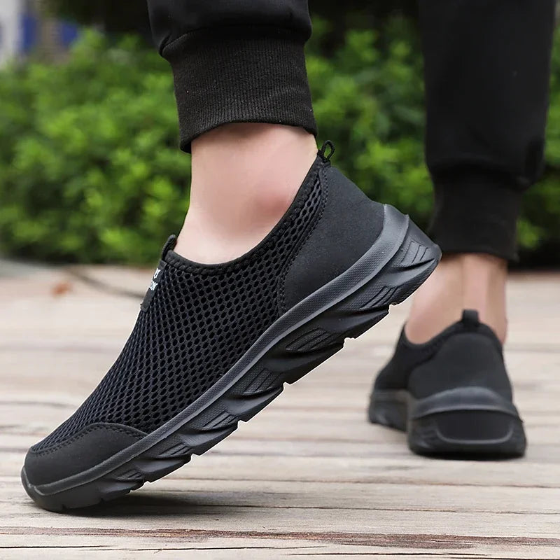 MAEDEF Fashion Breathable Men Casual Shoes Lightweight Outdoor Walking Shoe Non-slip Men's Sneakers Slip on Comfortable Footwear