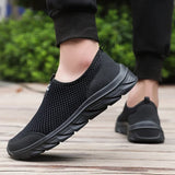 MAEDEF Fashion Breathable Men Casual Shoes Lightweight Outdoor Walking Shoe Non-slip Men's Sneakers Slip on Comfortable Footwear