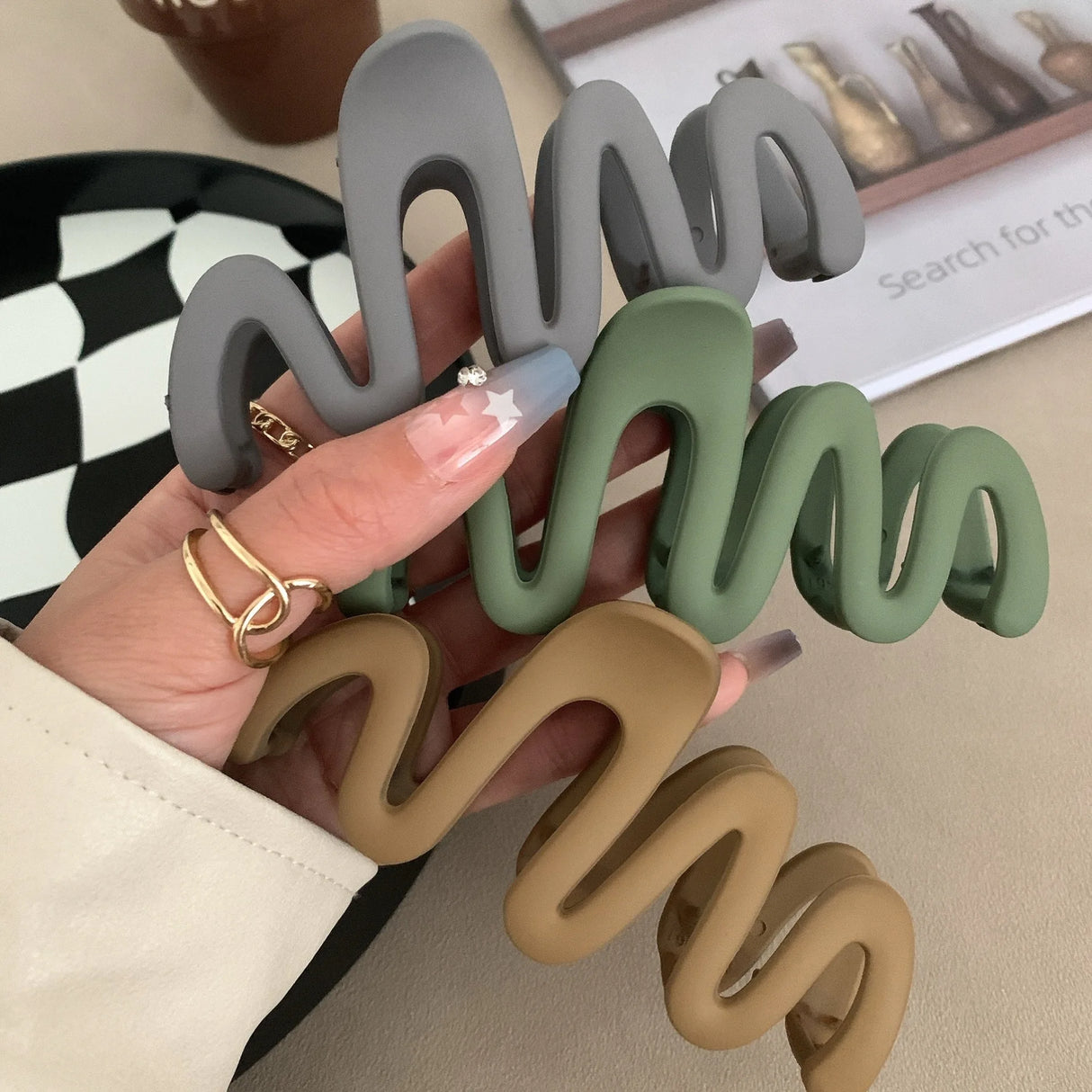 2023 New Trendy Curve Matt Hair Claw Clip Large Shark Crab Hair Clips Women Hair Accessories INS Female Back of Head Hairpin