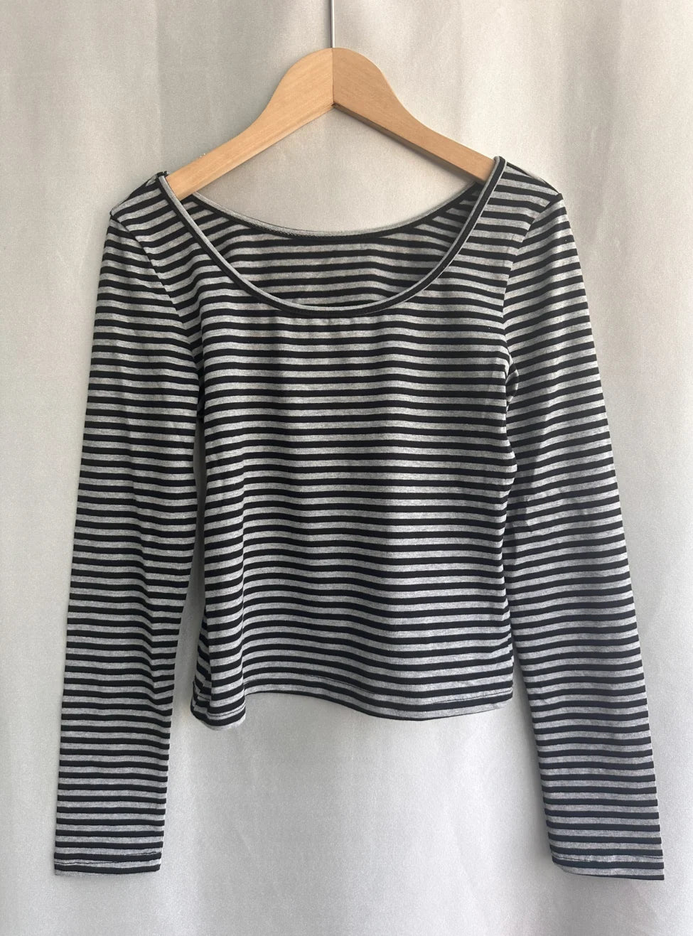 KUSAHIKI Sexy Retro Stripes Korean Versatile Slim Fit Long Sleeved Round Neck Base Shirt Short Spicy Girl Y2k Top 2024 New