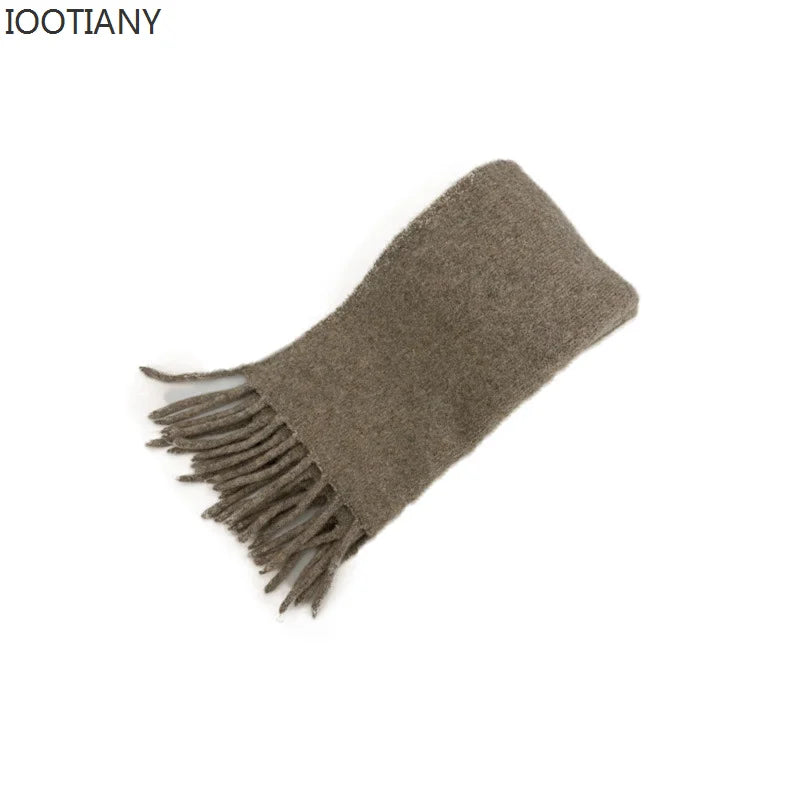 2023 Autumn And Winter Soft And Comfortable Woolen Scarf Solid Colour Clip Flower Knitted Scarf Minimalist Tassel Women's Scarf