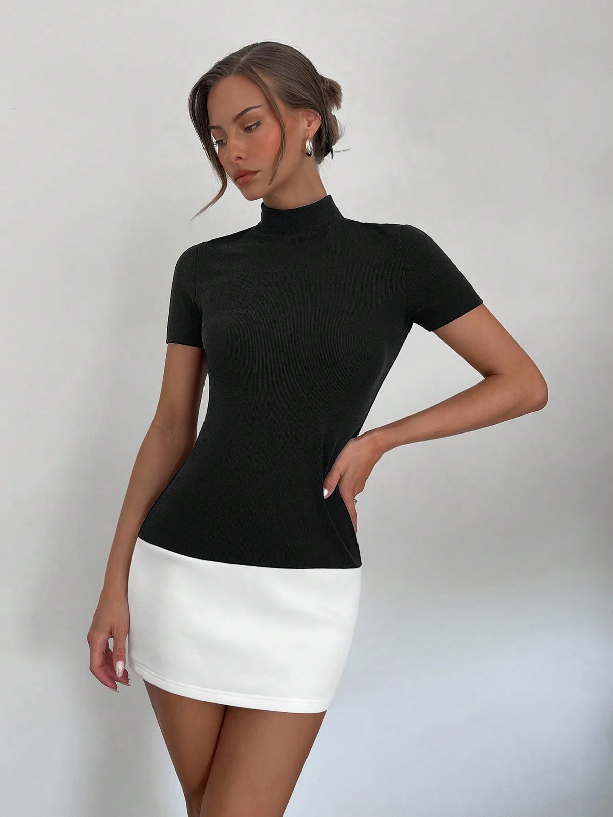 Robe ultra-courte simple pour femme, style élite, pour le travail, les déplacements au bureau, les déplacements, les couleurs contrastées, nouvelle collection printemps-été