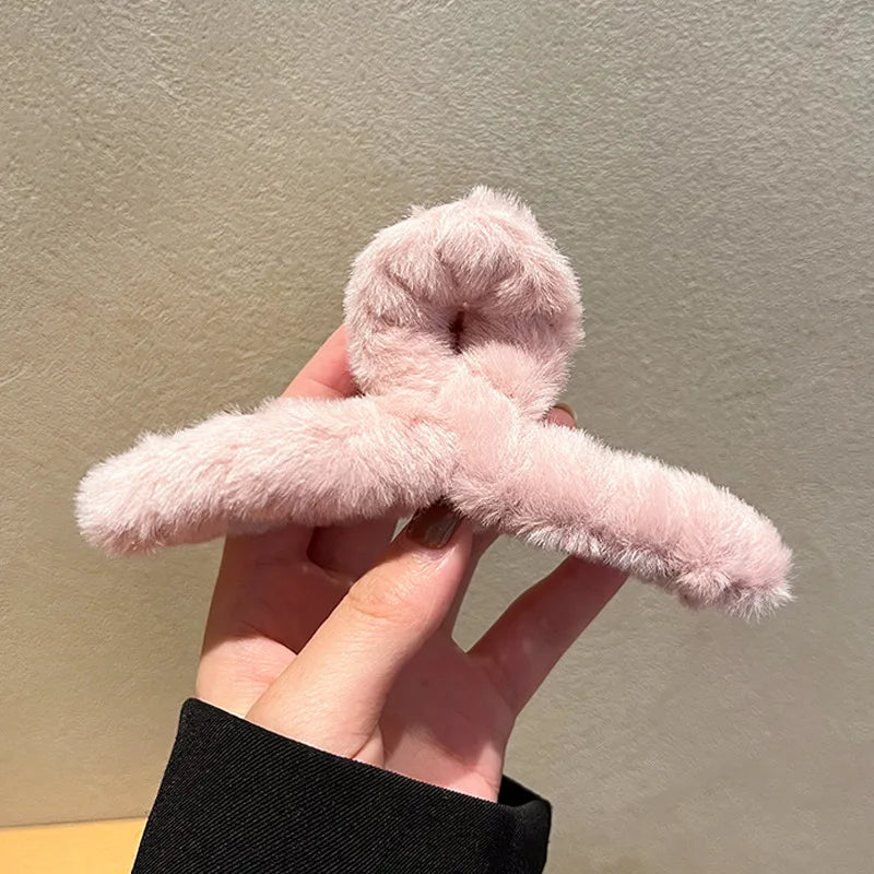 New Winter Faux Fur Hair Claw for Women Elegant Acrylic Crab Barrette Hairpin Girl-Hair Furry Headwear Hair Claw Clip