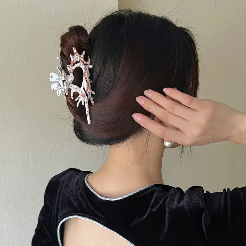 Creativity Unique Colorful Alien Metal Conch Hair Claws for Women Girl Y2K Hollow Headwear Shell Crab Hair Clip Hair Accessories