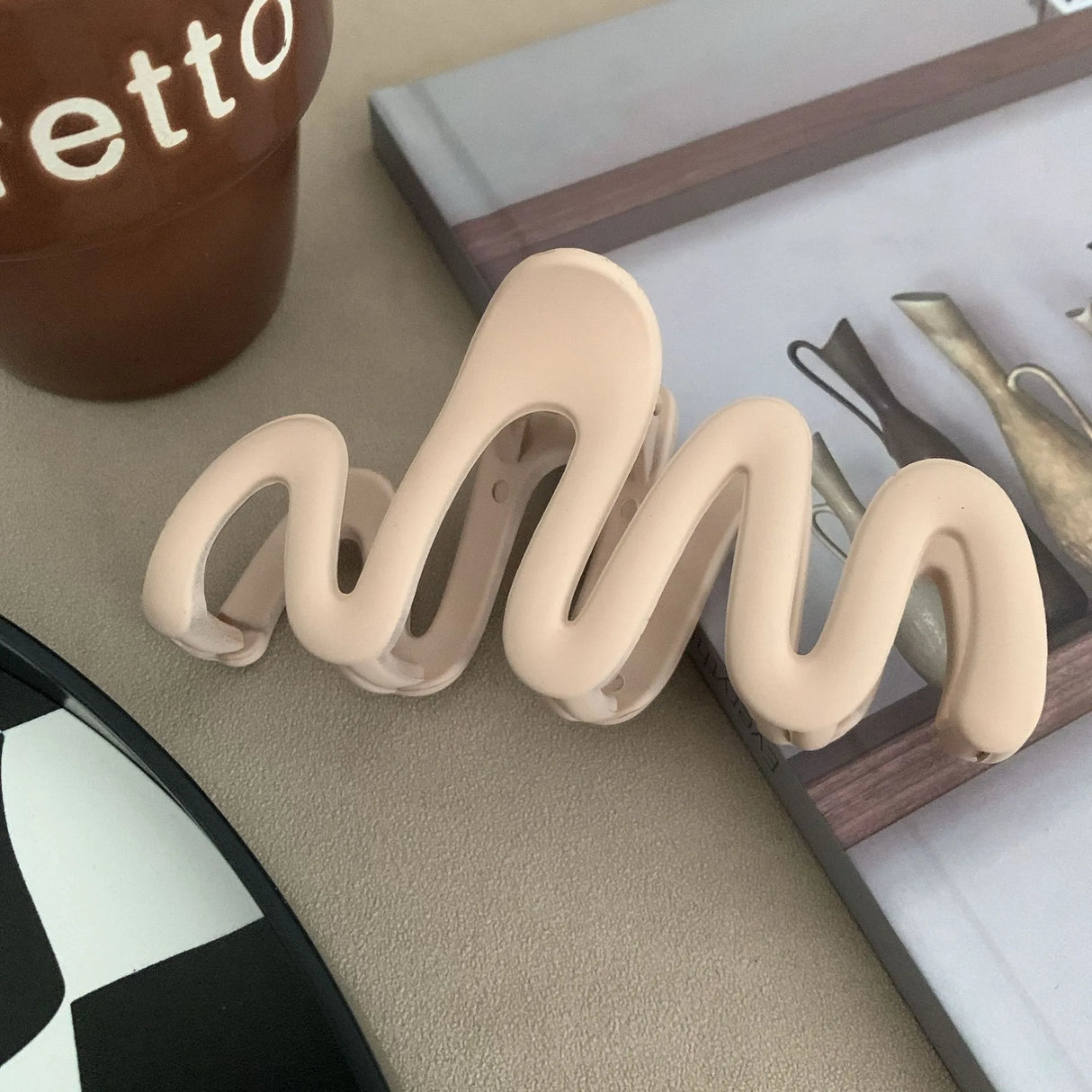 2023 New Trendy Curve Matt Hair Claw Clip Large Shark Crab Hair Clips Women Hair Accessories INS Female Back of Head Hairpin