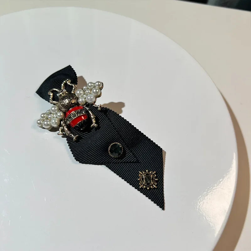 British Style Rhinestone Pearl Bee Tie Fabric Bowties Ties Clothing Short Necktie Shirt Collar for Men and Women Accessories
