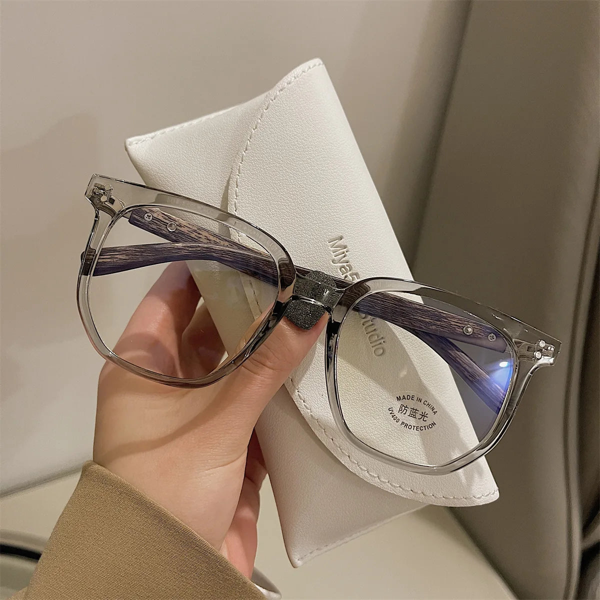 Luxury Blue Light Blocking Reading Glasses Women Men Wooden Legs Presbyopia Eyeglasses HD Lens Farsighted Eyewear with Diopter