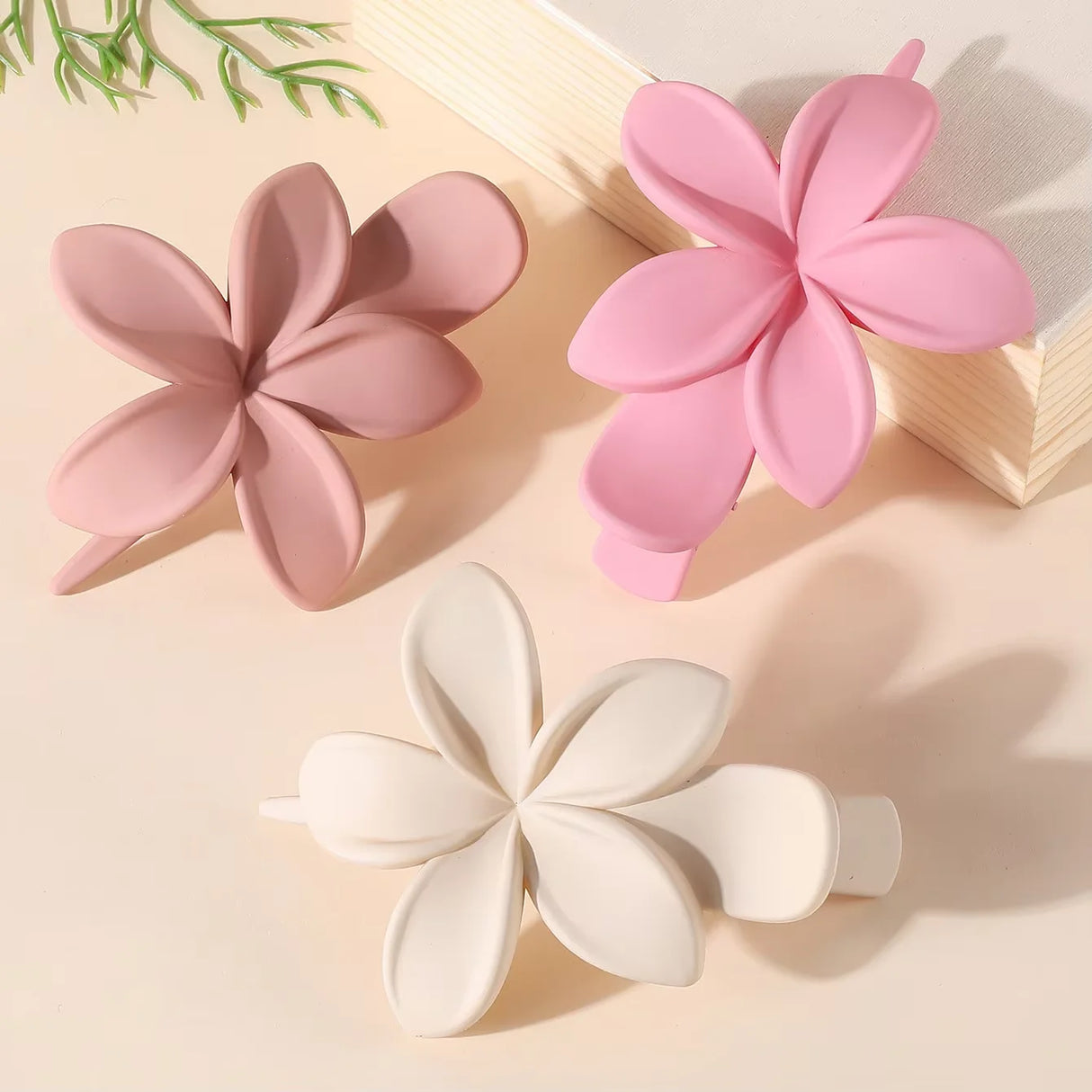 4Pcs Flower Hair Clips Fashion Matte Black Floral Hairpins Hair Claw Clips Non-Slip Hair Clamps Grab Elegant Hair Accessories