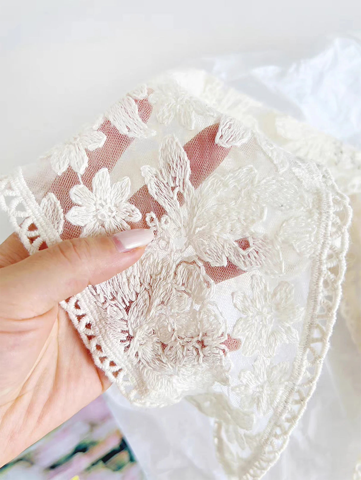 1 Pcs 1950s Retro Lace Scarf Triangle Neck Scarf Embroidered Lace Wrap Hair Wrap,Floral Crochet Hair Bandanas for Women Girls