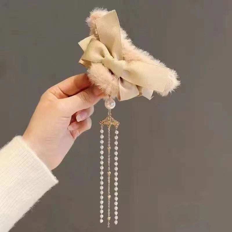 New Fashion Bow Tassel Pendant Hair Clips Korea Ponytail Plush Shark Claw Girls Fall and Winter Gift Hair Accessories
