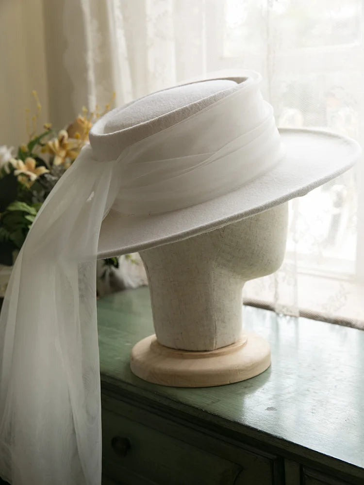 High end elegant retro French top hat with headdress wool white top hat travel photography H wedding hat