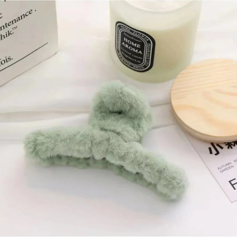 Winter Faux Fur Hair Claw for Women Elegant Acrylic Crab Barrette Hairpin Girl-Hair Accessories Furry Headwear Hair Claw Clip