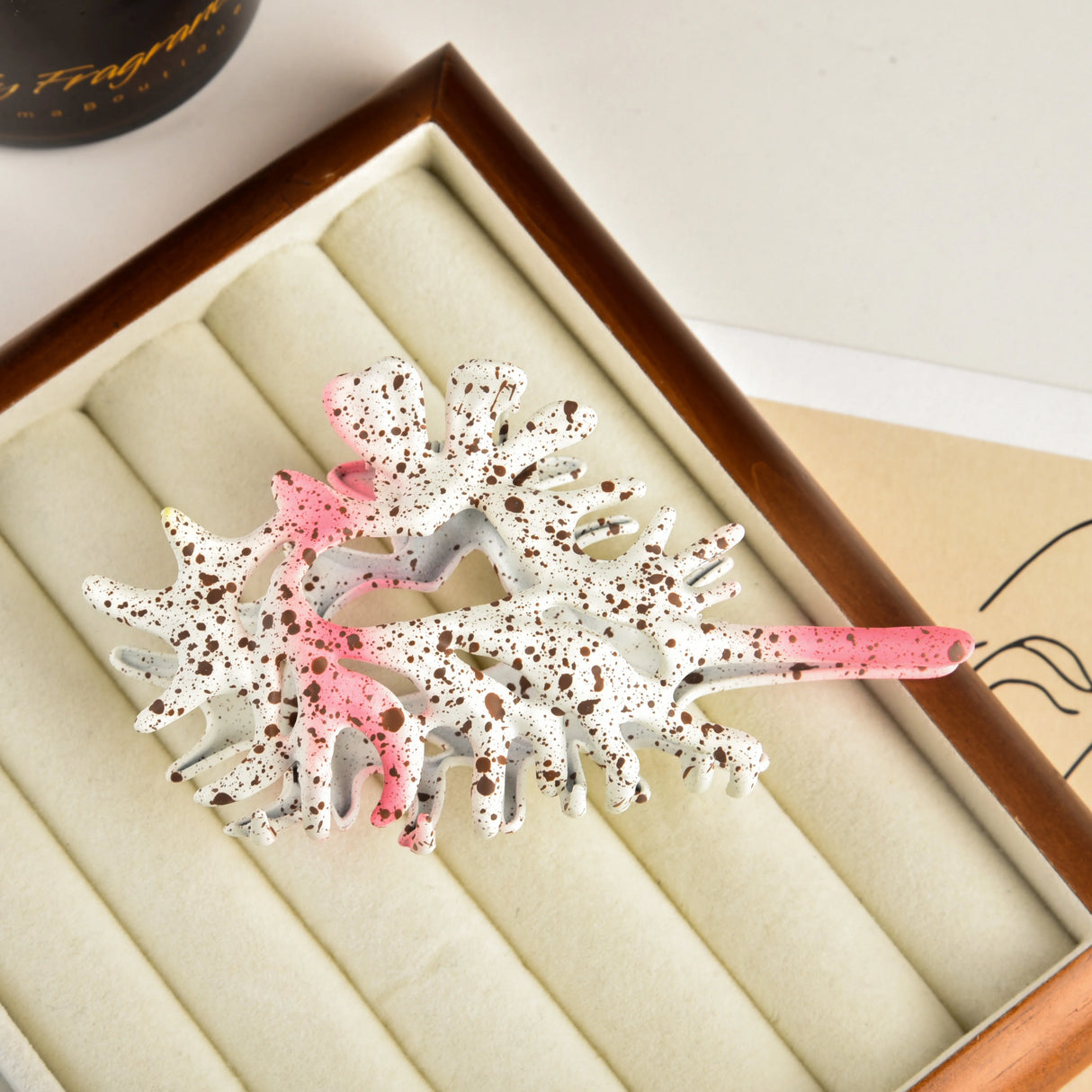 Creativity Unique Colorful Alien Metal Conch Hair Claws for Women Girl Y2K Hollow Headwear Shell Crab Hair Clip Hair Accessories