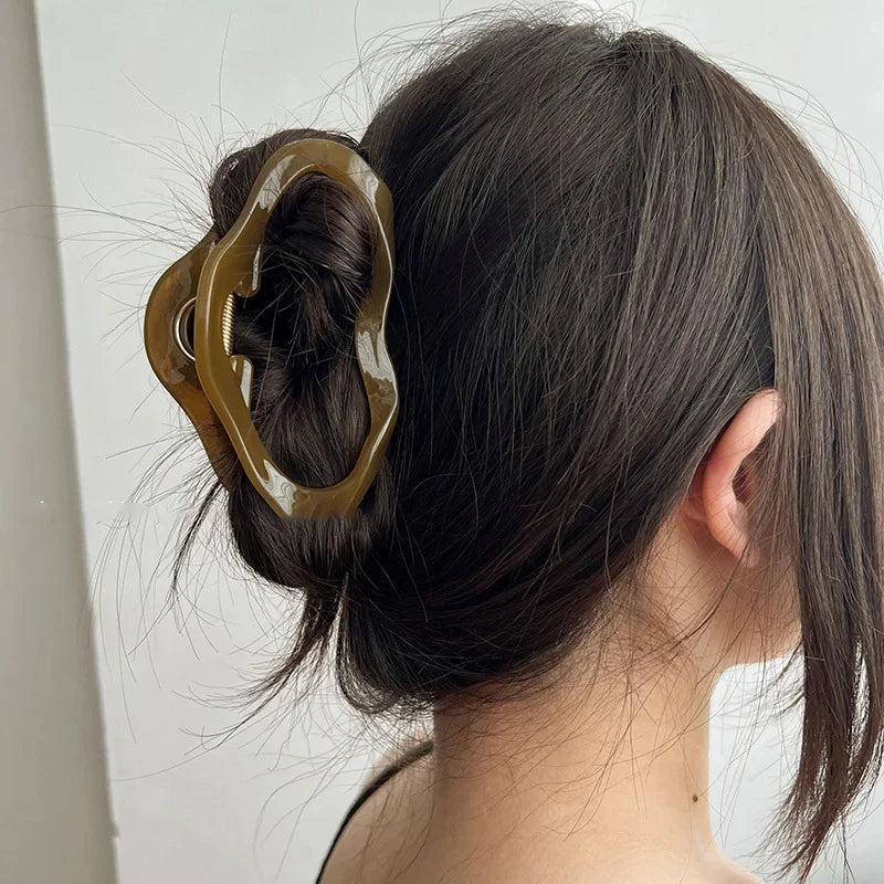 Elegant Clouds Hollow Out  Hair Claws Clip Women Girls Jelly Acrylic Hair Clamps Plastic Hairpins Barrettes Hair Accessories