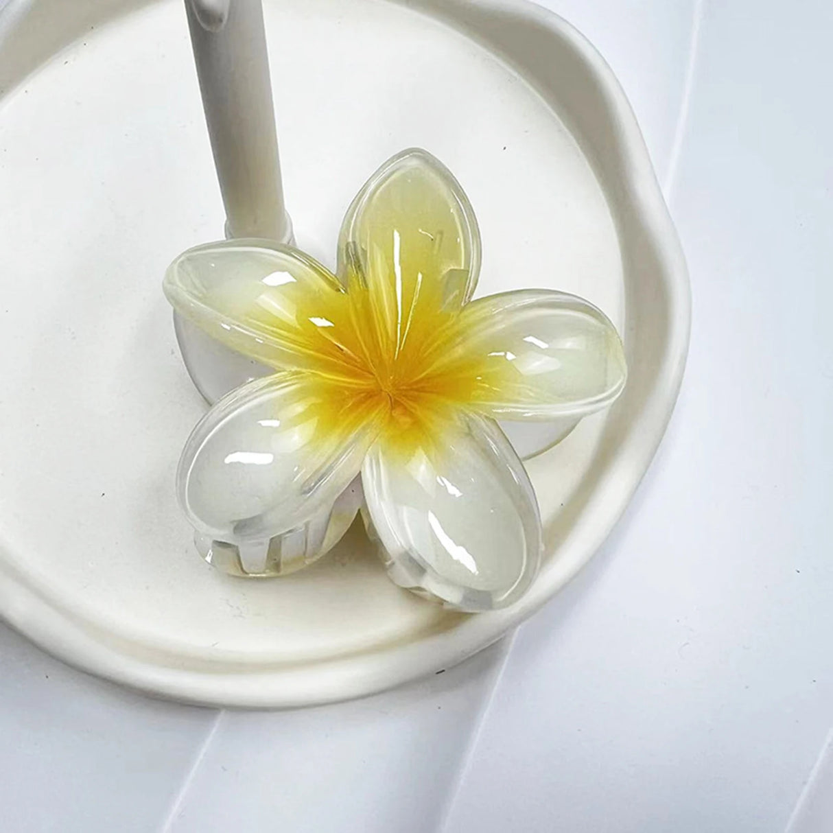 2024 Bohemian Beach Vacation Frangipani Egg Flower Hair Clips Lily Flower Hawaii Beach Hair Claw for Women Girl Hair Accessories
