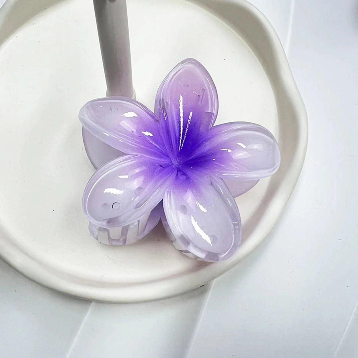 2024 Bohemian Beach Vacation Frangipani Egg Flower Hair Clips Lily Flower Hawaii Beach Hair Claw for Women Girl Hair Accessories