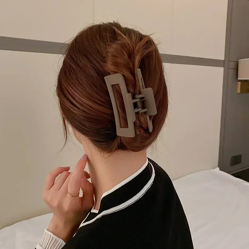 Acrylic Frosted Geometric Square Hollowed Hair Claws for Women Simple Versatile Premium Outdoors Sports Shark Clips Accessories