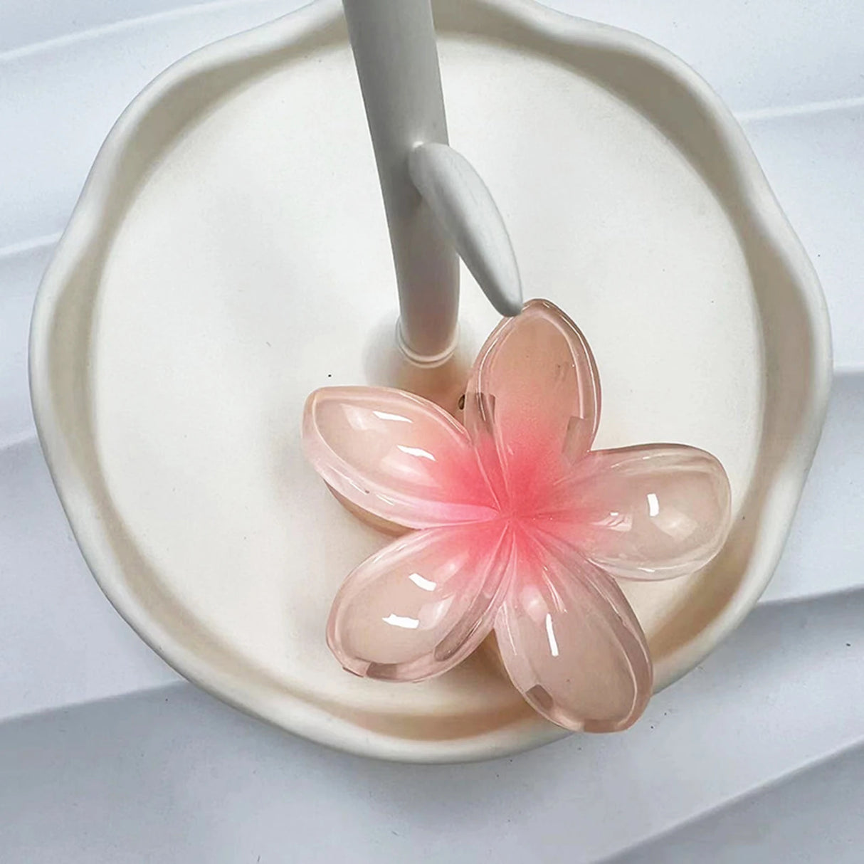2024 Bohemian Beach Vacation Frangipani Egg Flower Hair Clips Lily Flower Hawaii Beach Hair Claw for Women Girl Hair Accessories