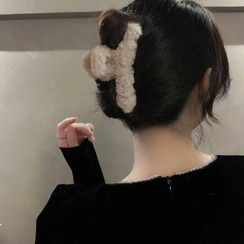New Winter Faux Fur Hair Claw for Women Elegant Acrylic Crab Barrette Hairpin Girl-Hair Furry Headwear Hair Claw Clip