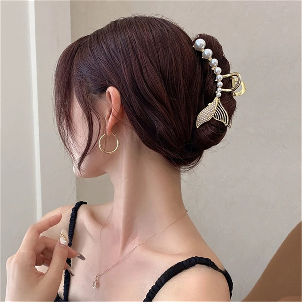 Metal Hair Claw Crab Clip for Women Girls Korean Non Slip Big Geometric Barrette Shark Clip Hairpin Head Pearl Hair Accessories