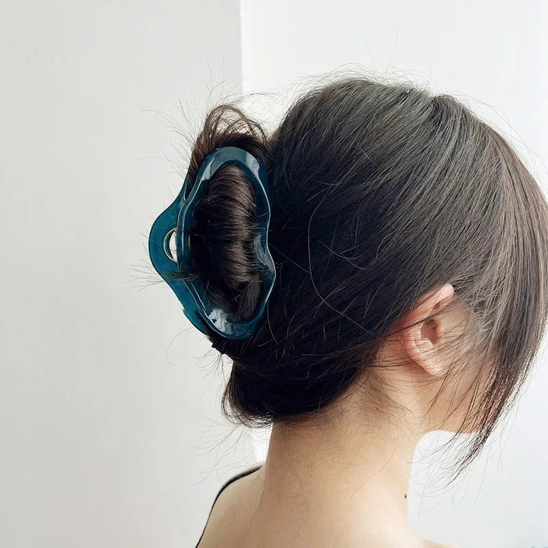 Elegant Clouds Hollow Out  Hair Claws Clip Women Girls Jelly Acrylic Hair Clamps Plastic Hairpins Barrettes Hair Accessories