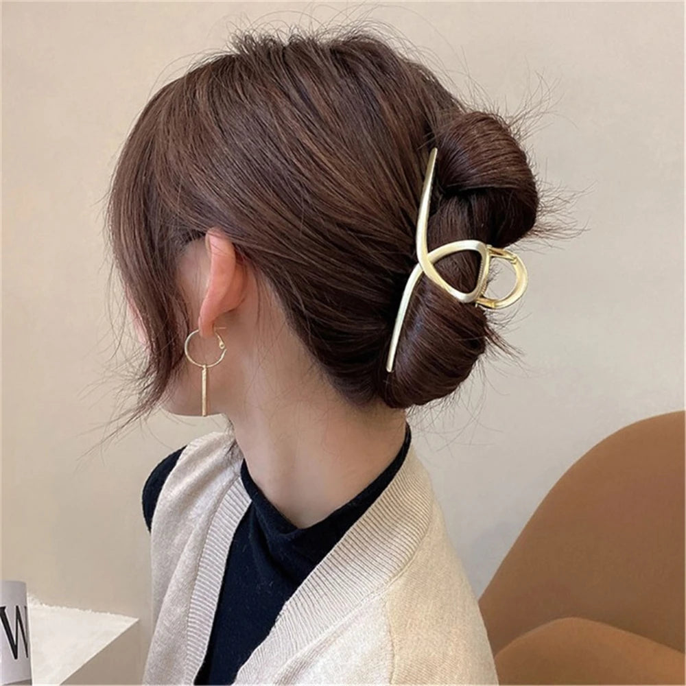 Metal Hair Claw Crab Clip for Women Girls Korean Non Slip Big Geometric Barrette Shark Clip Hairpin Head Pearl Hair Accessories