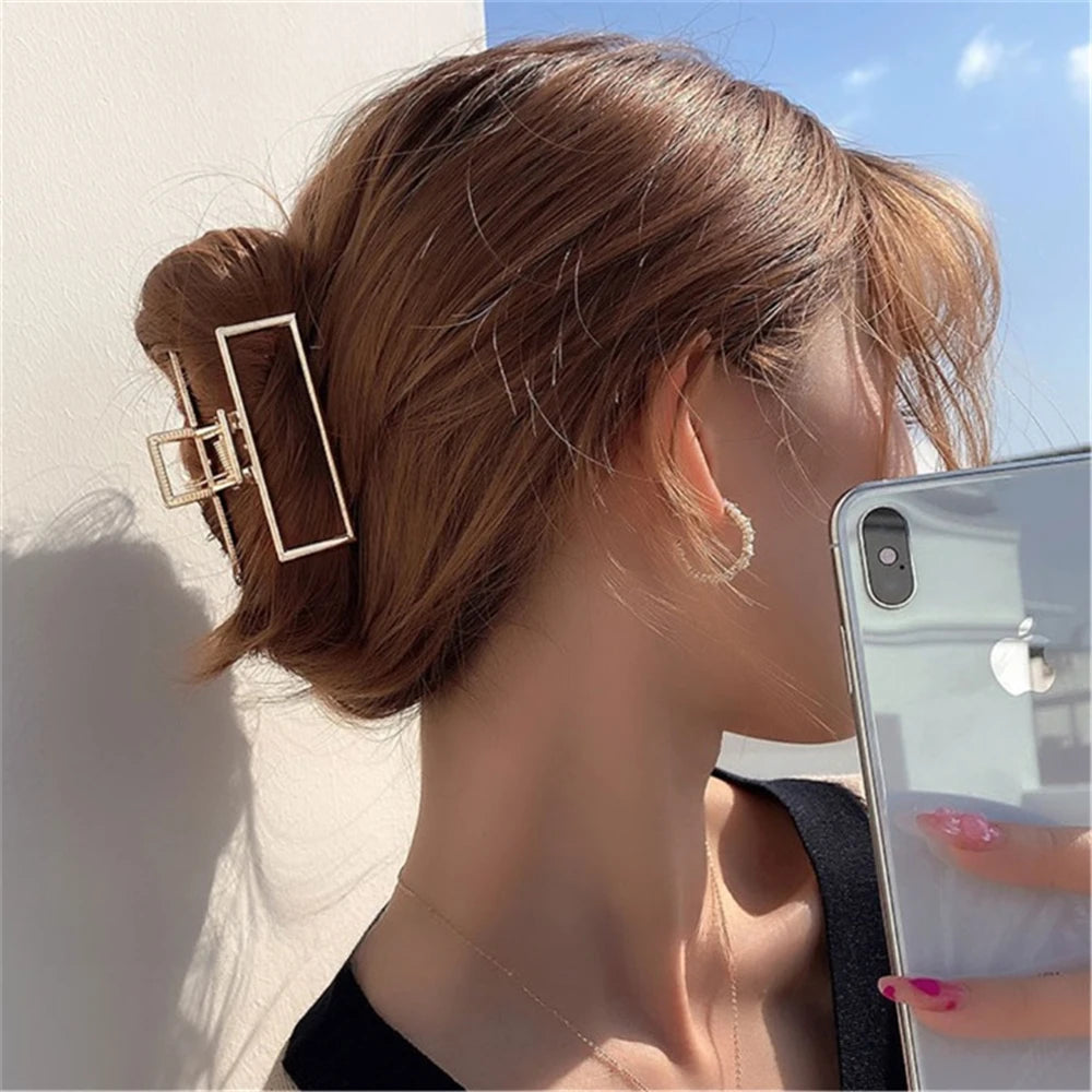Metal Hair Claw Crab Clip for Women Girls Korean Non Slip Big Geometric Barrette Shark Clip Hairpin Head Pearl Hair Accessories