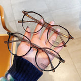 Blue Light Blocking Eyeglasses Frame Fashion Style Round Shape Glass Frames for Men Women TR90 Material Female Glass