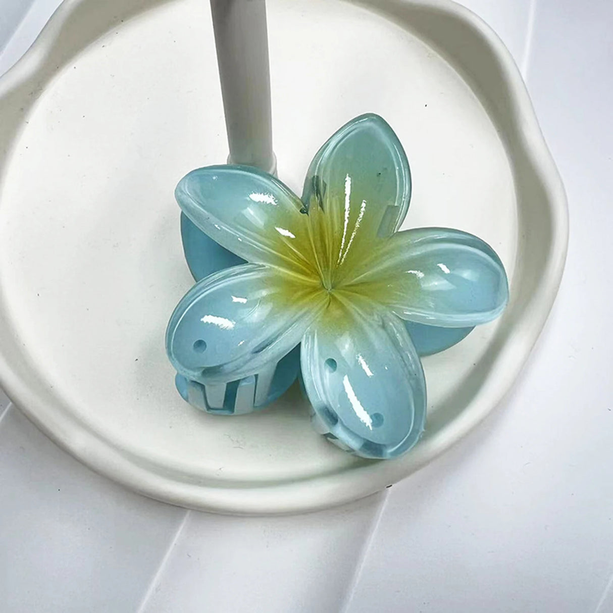 2024 Bohemian Beach Vacation Frangipani Egg Flower Hair Clips Lily Flower Hawaii Beach Hair Claw for Women Girl Hair Accessories