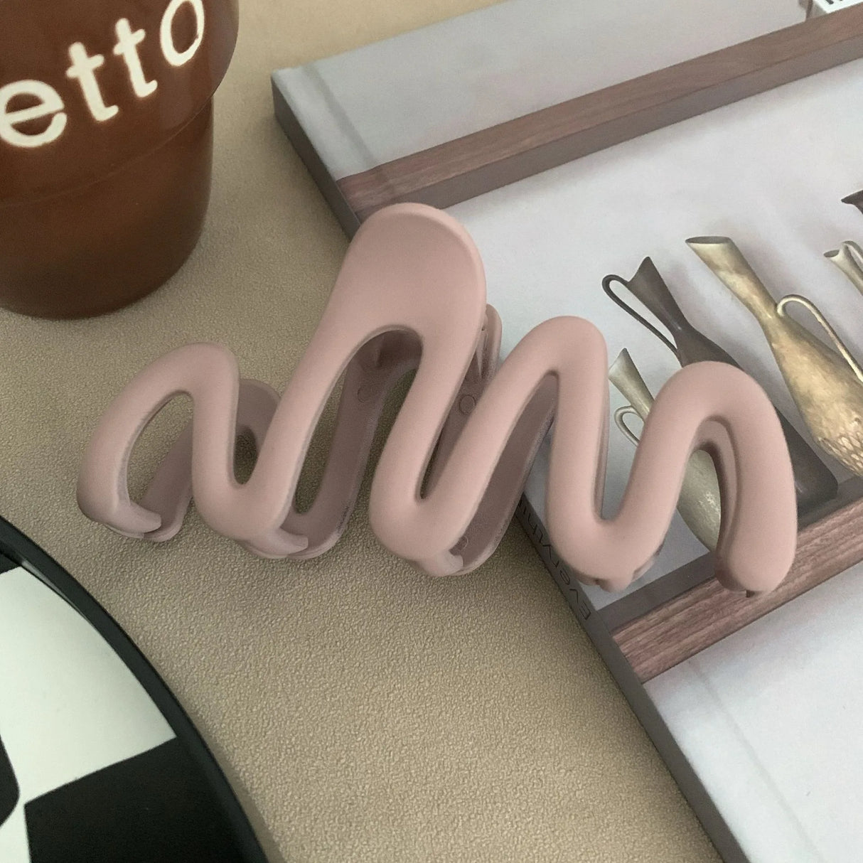 2023 New Trendy Curve Matt Hair Claw Clip Large Shark Crab Hair Clips Women Hair Accessories INS Female Back of Head Hairpin
