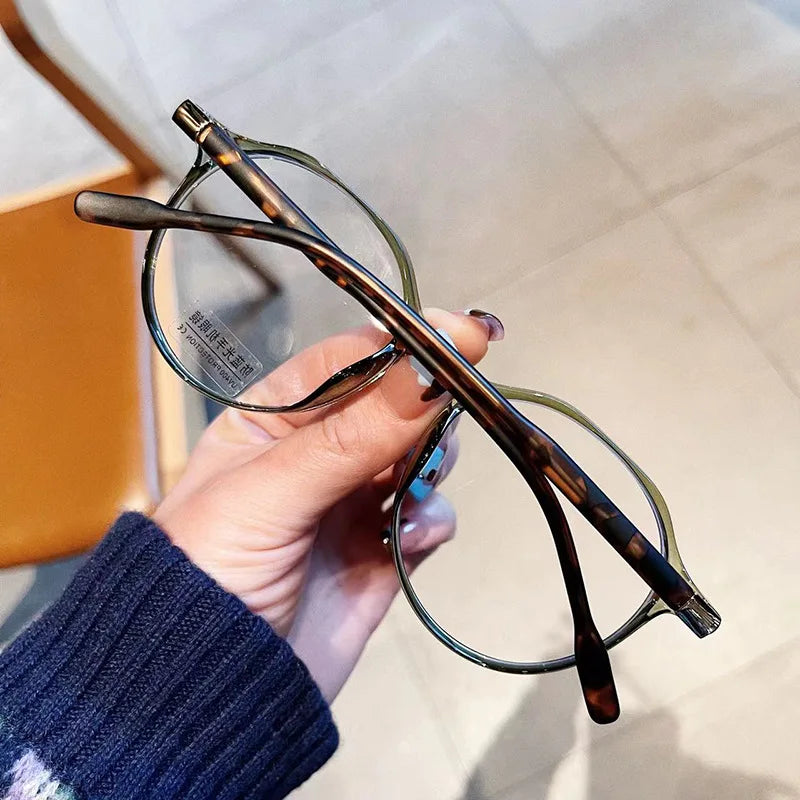 Blue Light Blocking Eyeglasses Frame Fashion Style Round Shape Glass Frames for Men Women TR90 Material Female Glass