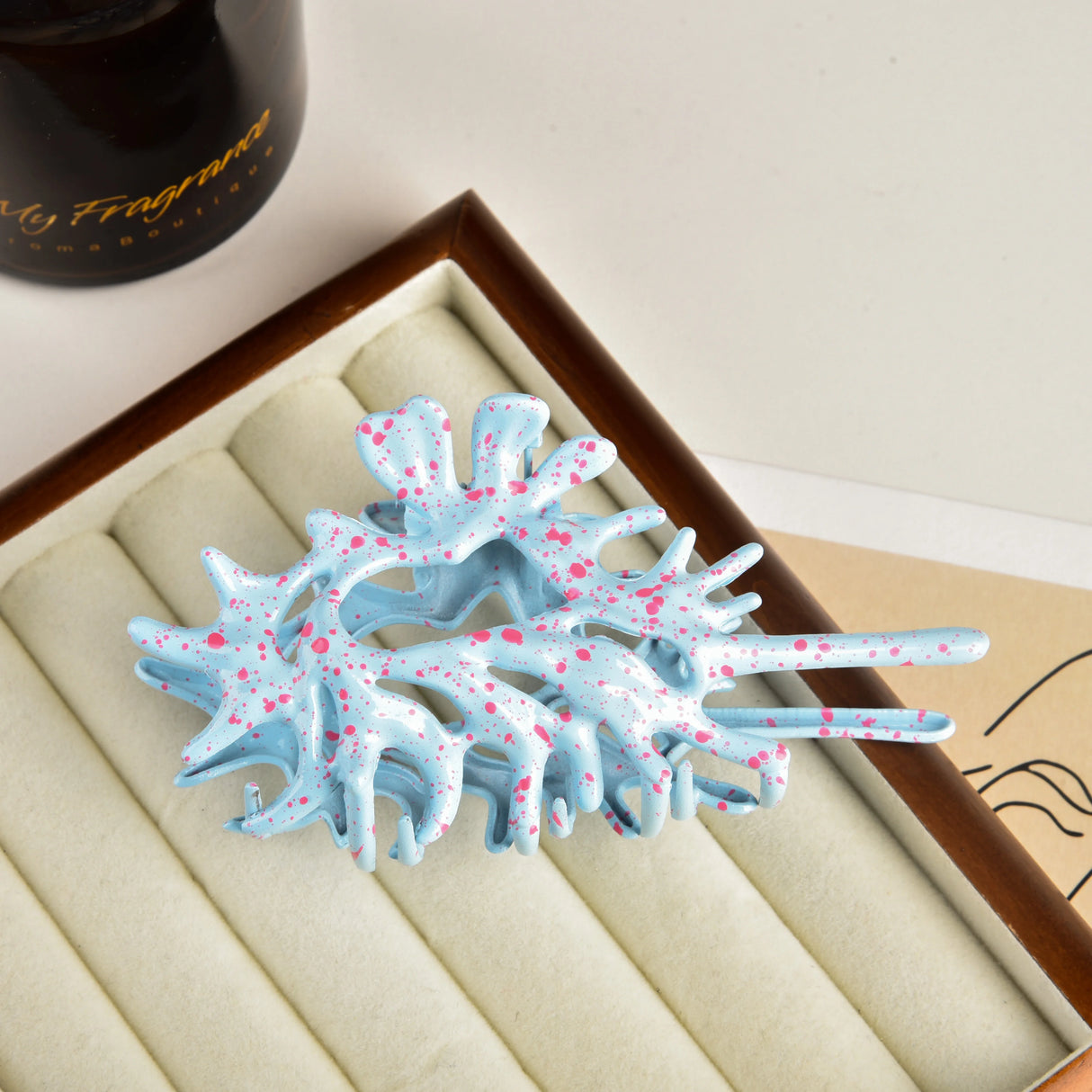 Creativity Unique Colorful Alien Metal Conch Hair Claws for Women Girl Y2K Hollow Headwear Shell Crab Hair Clip Hair Accessories