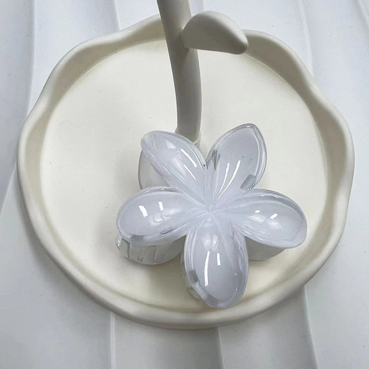 2024 Bohemian Beach Vacation Frangipani Egg Flower Hair Clips Lily Flower Hawaii Beach Hair Claw for Women Girl Hair Accessories