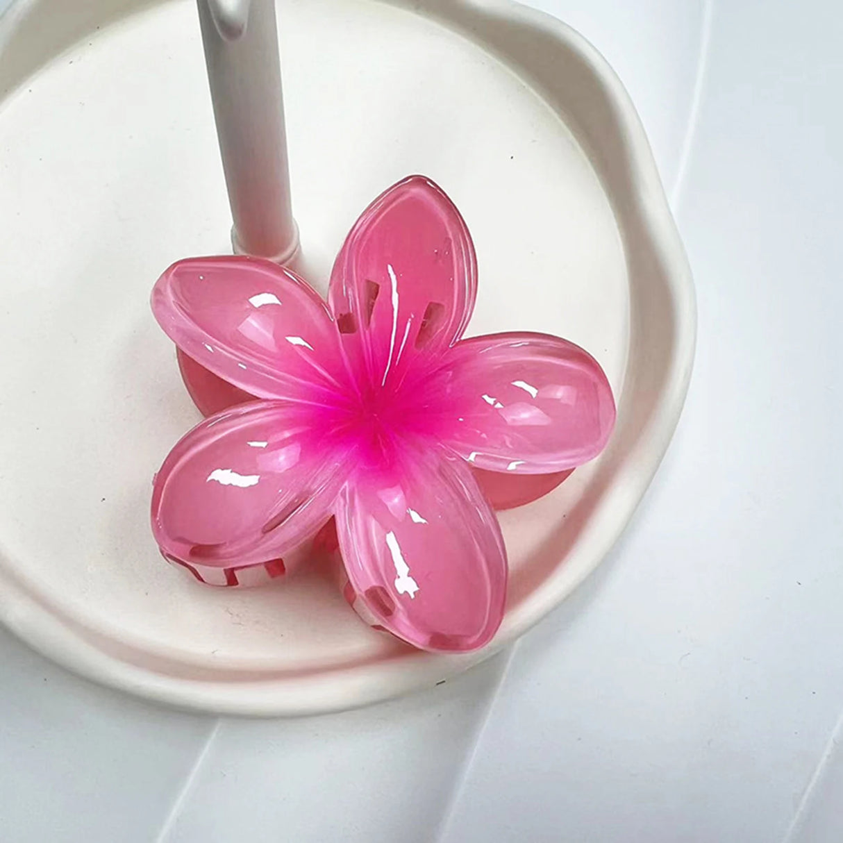 2024 Bohemian Beach Vacation Frangipani Egg Flower Hair Clips Lily Flower Hawaii Beach Hair Claw for Women Girl Hair Accessories